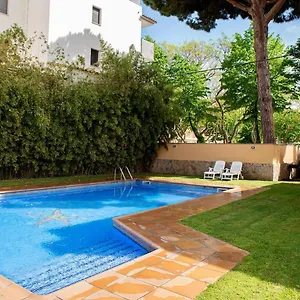 coqueto-prctico-cntrico-con-piscina-en-sagar.topcostabravahotels.com/